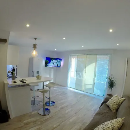 Tout Confort Climatise Apartment