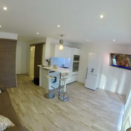 Tout Confort Climatise Apartment